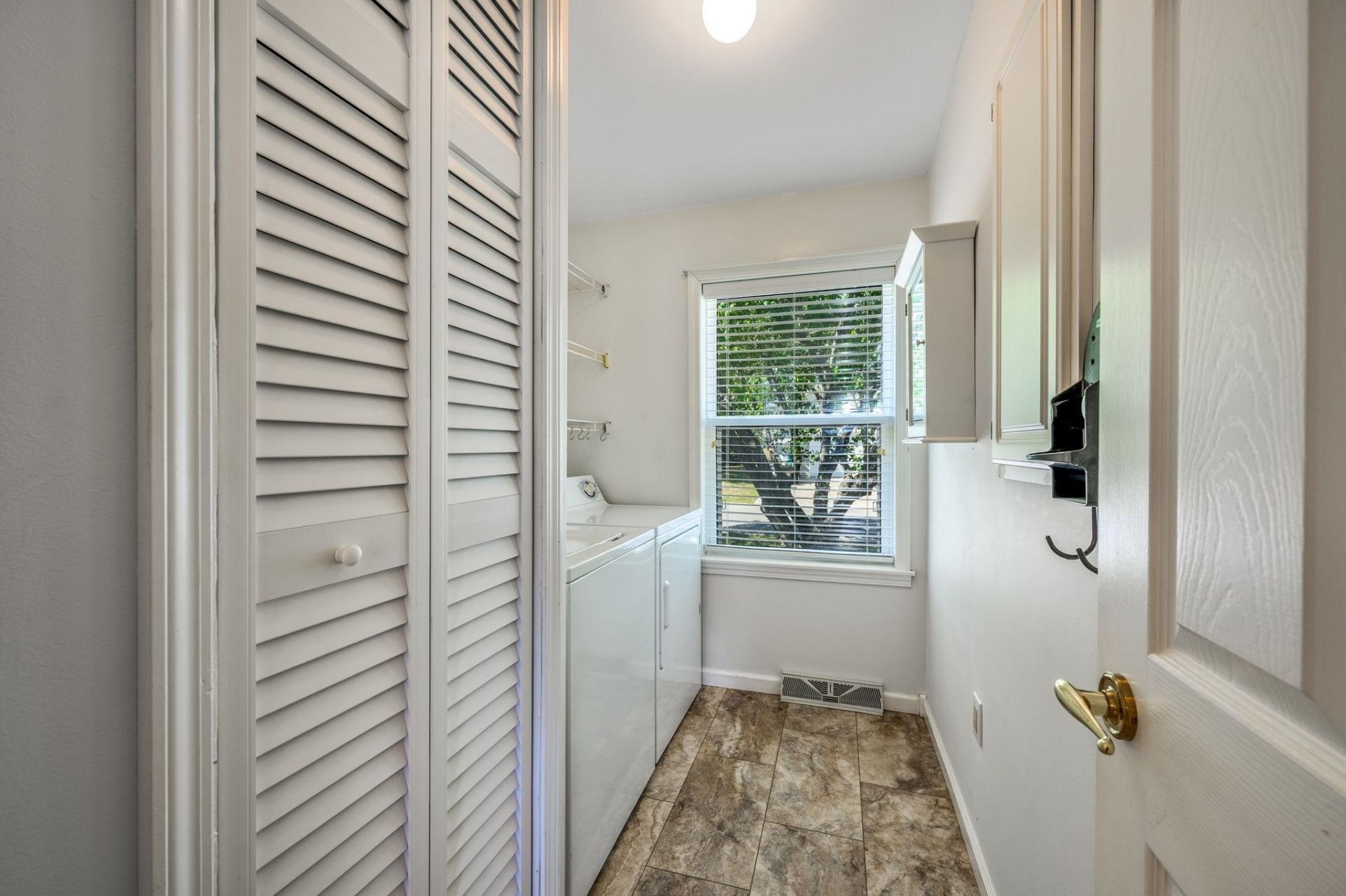 4447 Champlain Dr. Photo 13