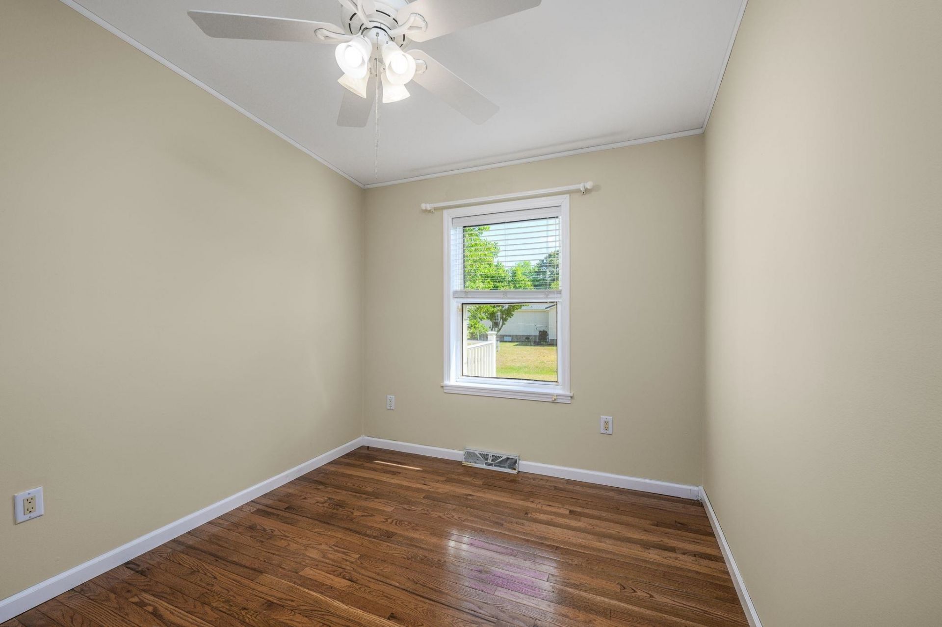 4447 Champlain Dr. Photo 14