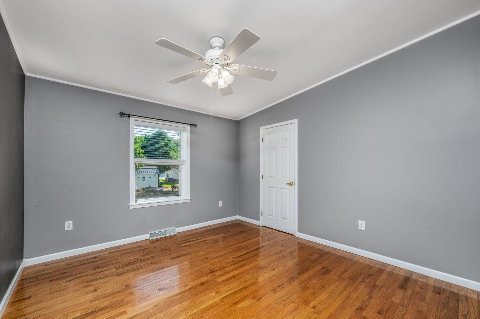 4447 Champlain Dr. Photo 16