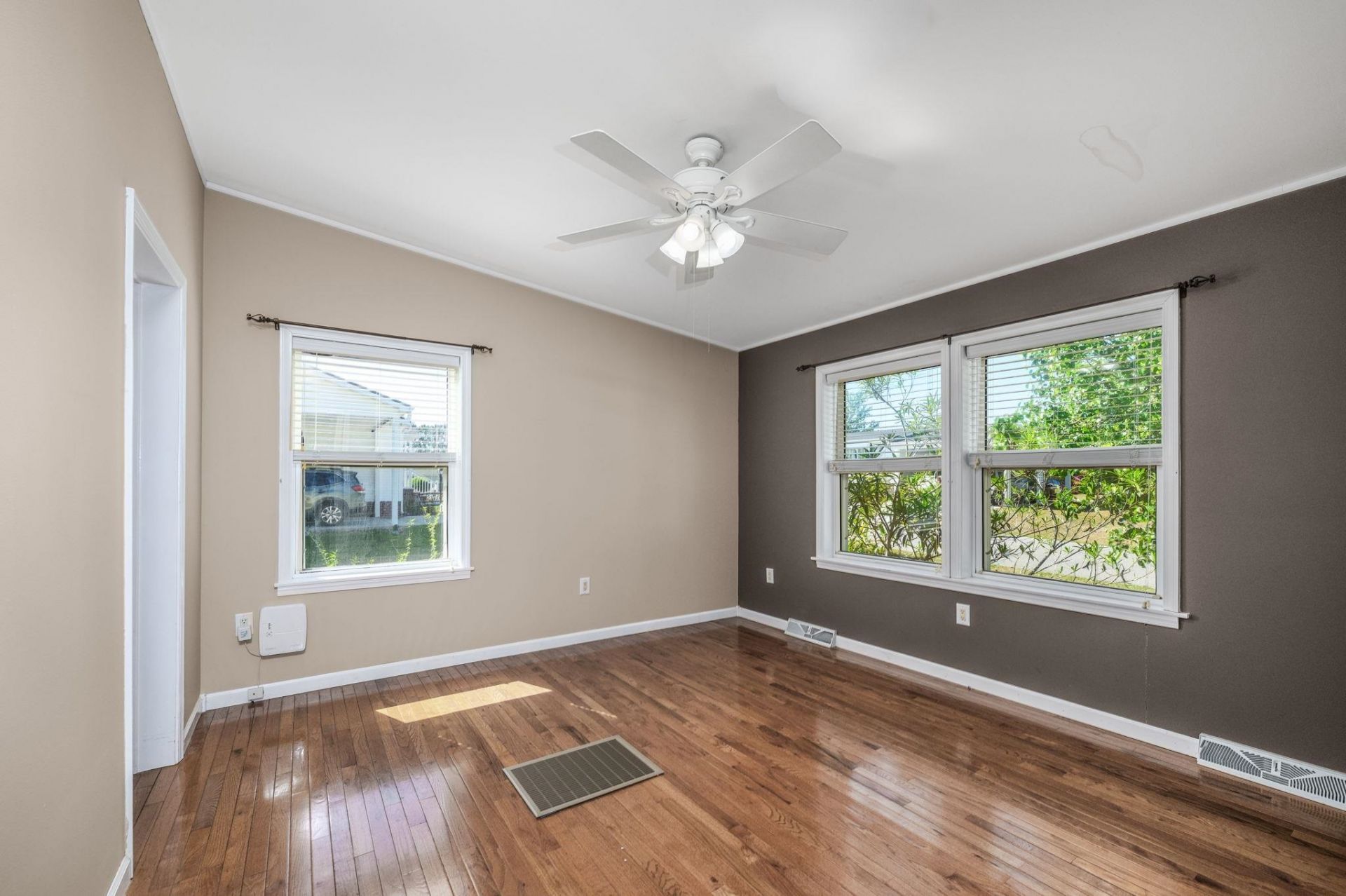 4447 Champlain Dr. Photo 18