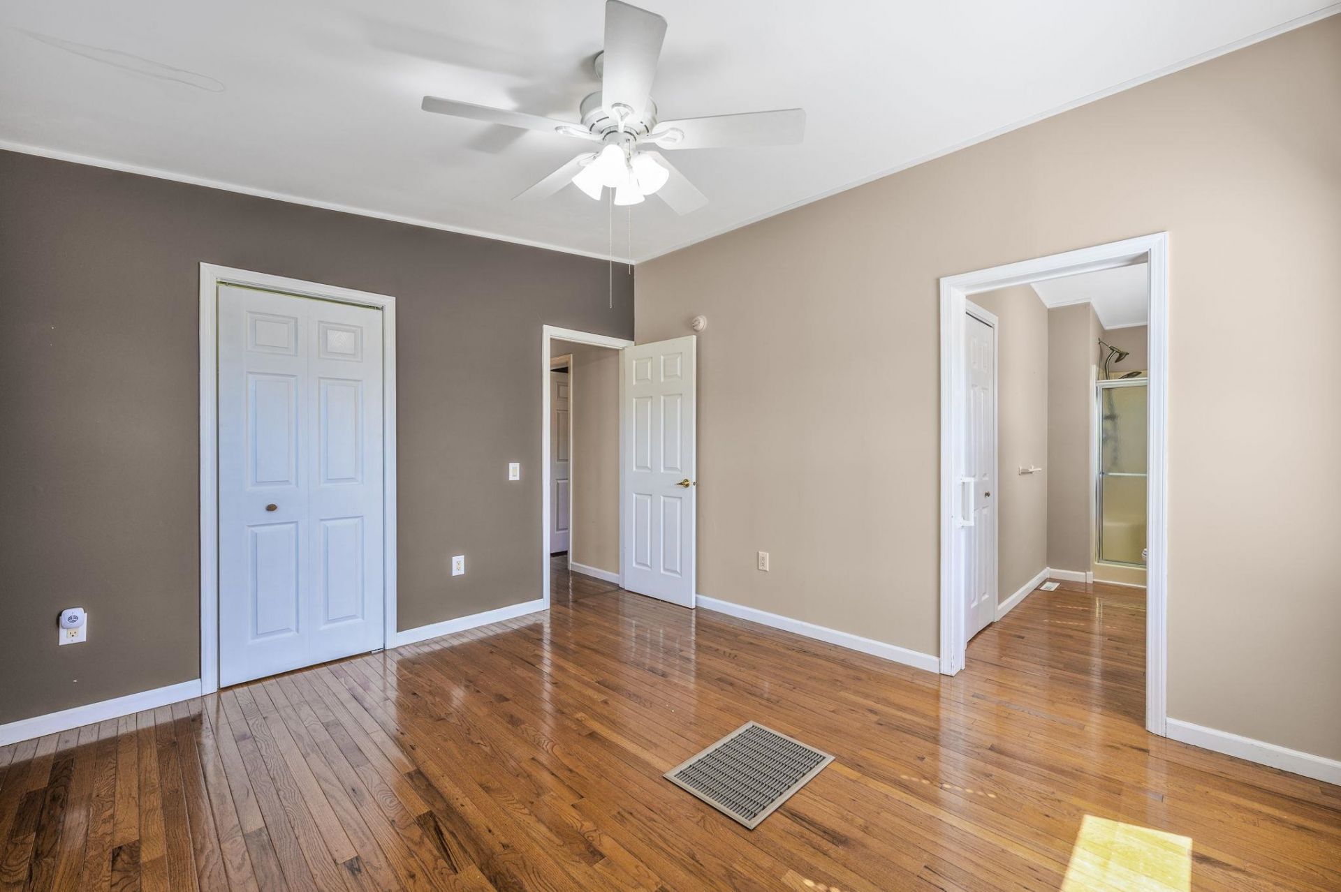 4447 Champlain Dr. Photo 19