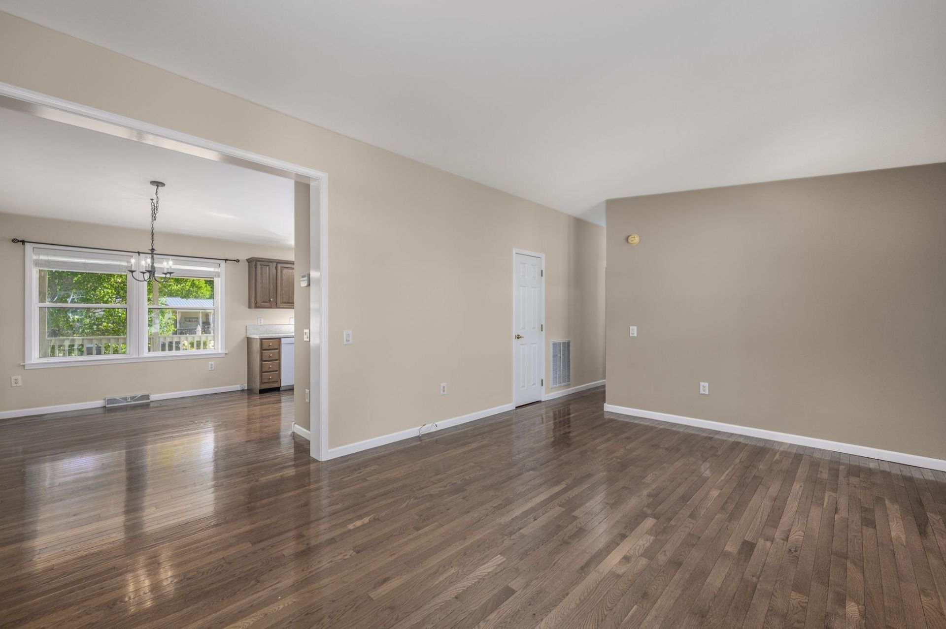 4447 Champlain Dr. Photo 4