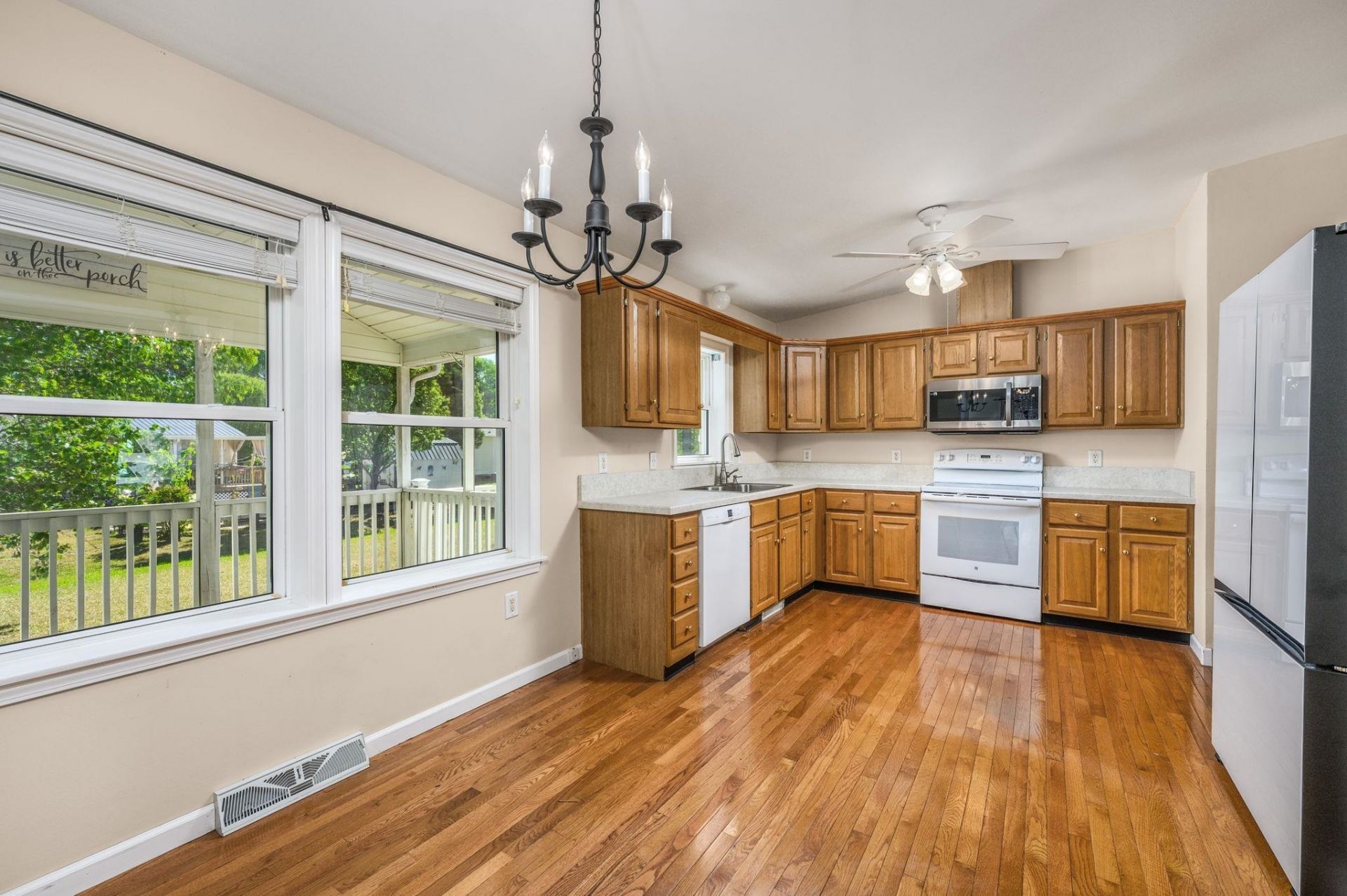 4447 Champlain Dr. Photo 6