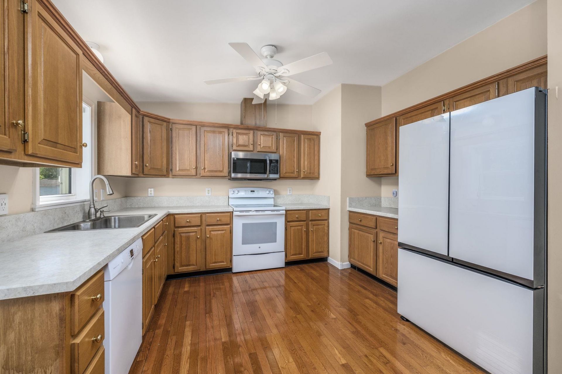 4447 Champlain Dr. Photo 7