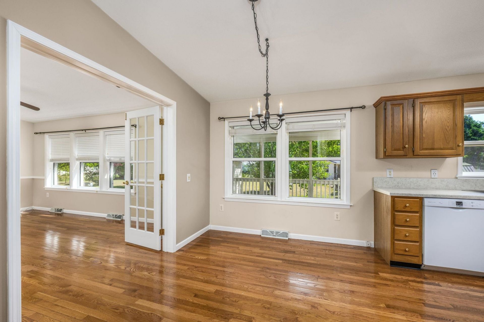 4447 Champlain Dr. Photo 9