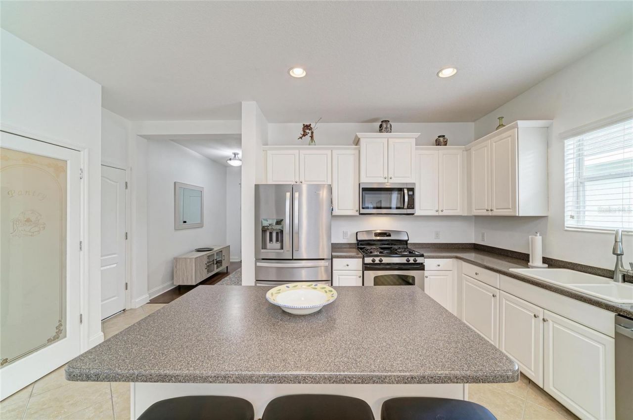 4650 Woodbrook Drive, Sarasota, FL 34243 Photo