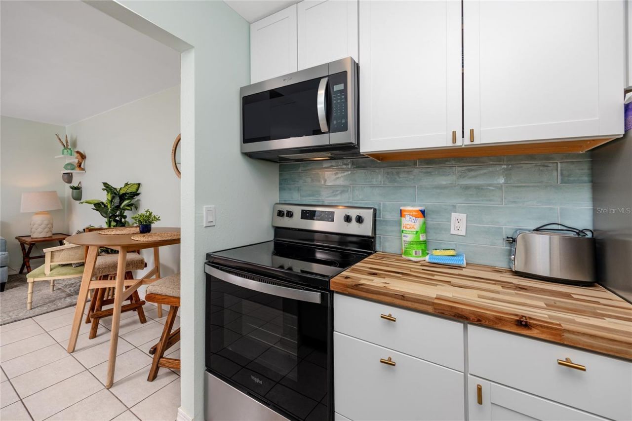 159 Medallion Boulevard , Unit H, Madeira Beach, FL 33708 Photo