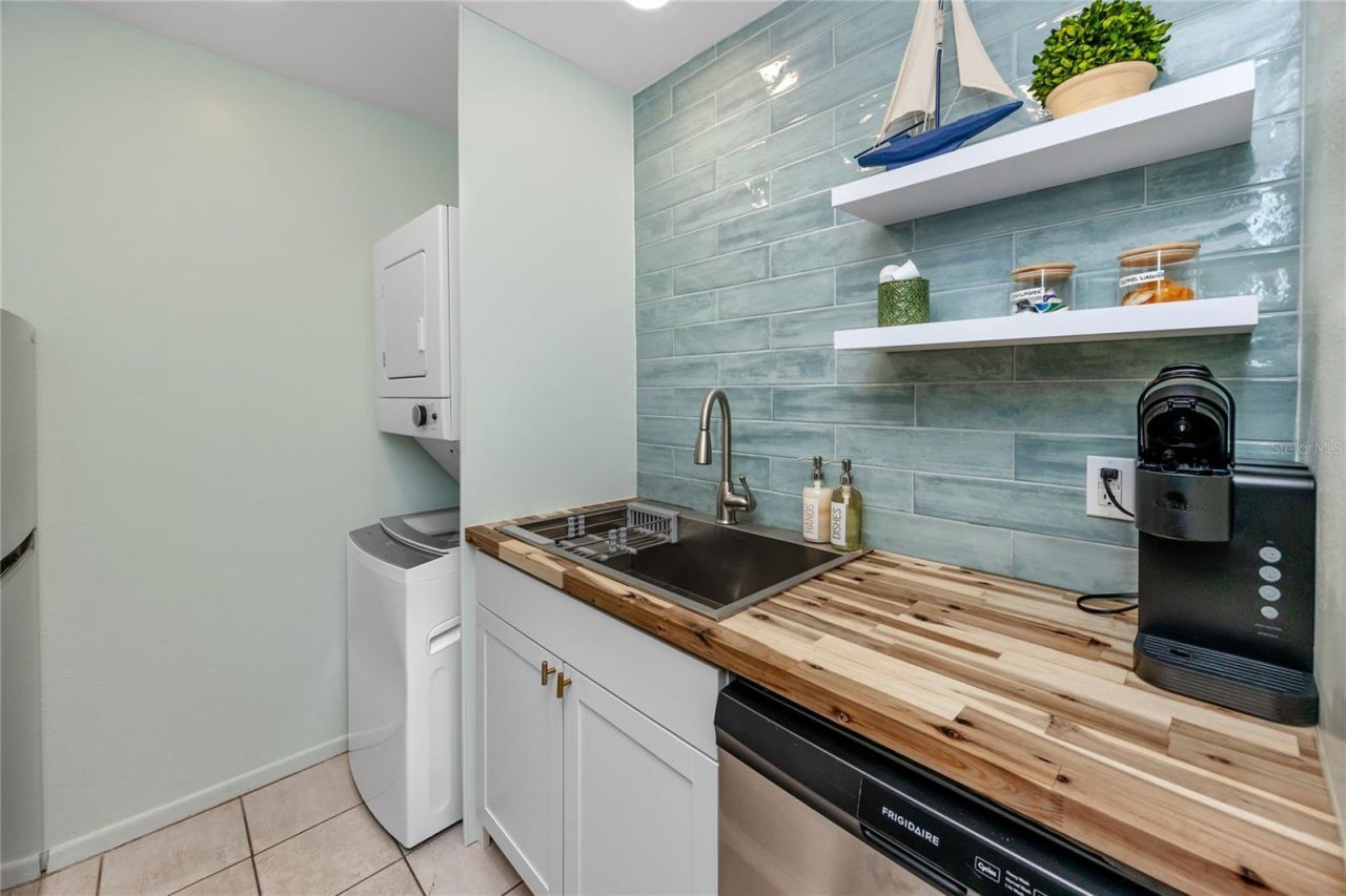 159 Medallion Boulevard , Unit H, Madeira Beach, FL 33708 Photo