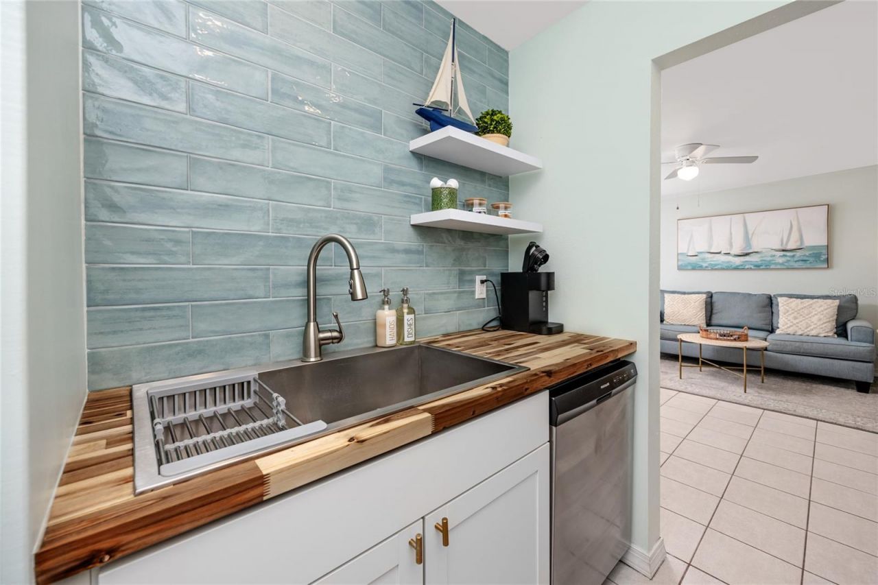 159 Medallion Boulevard , Unit H, Madeira Beach, FL 33708 Photo