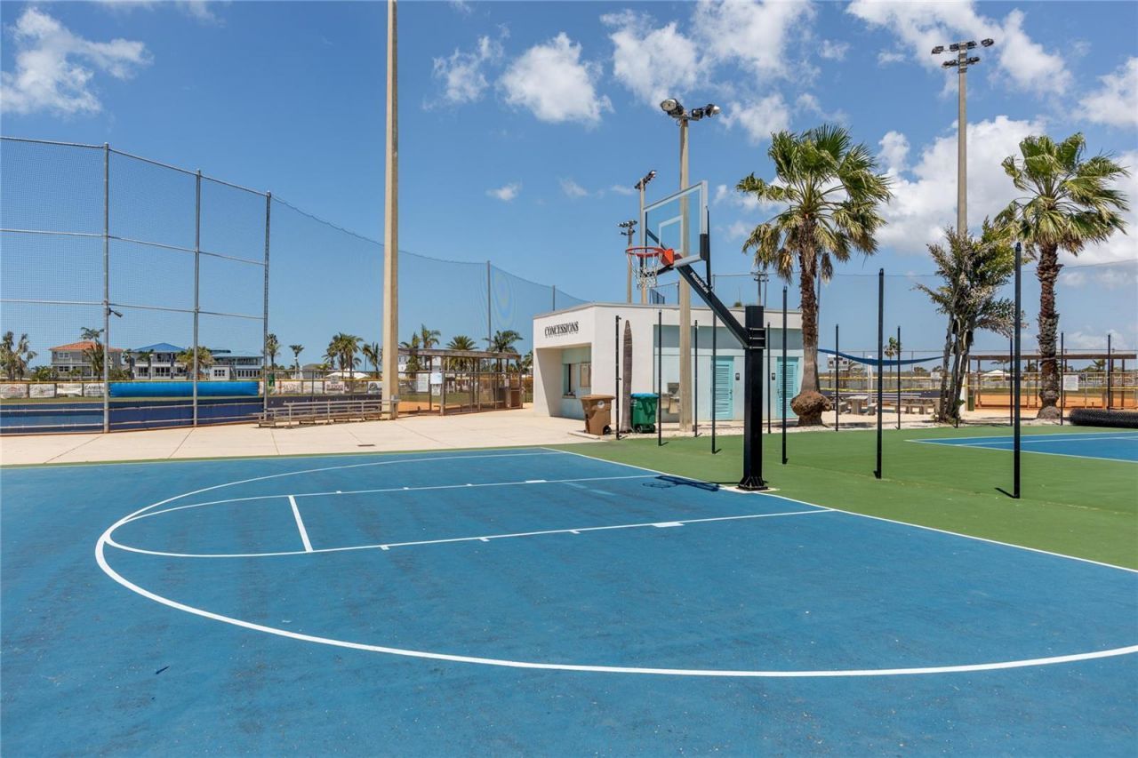 159 Medallion Boulevard , Unit H, Madeira Beach, FL 33708 Photo