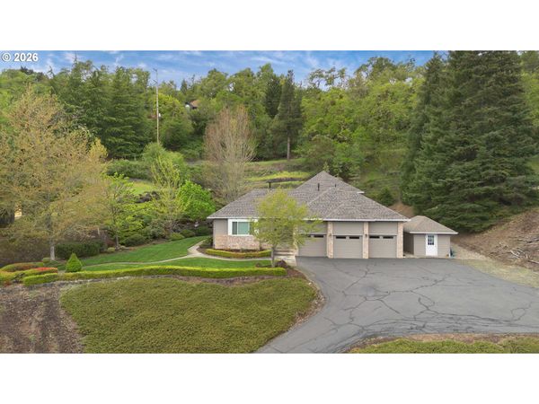 2867 NW KLINE ST, Roseburg, OR 97471