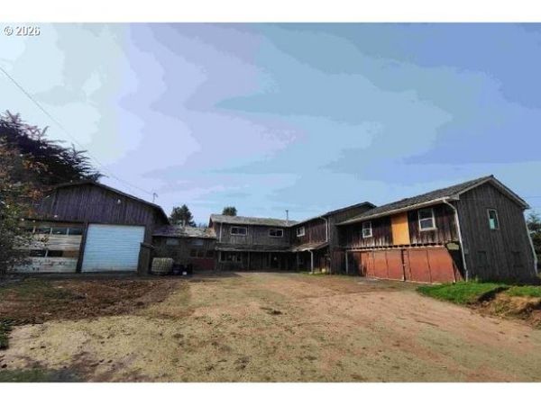 830 3RD ST, Bandon, OR 97411