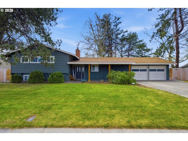 825 W RIDGEWAY AVE, Hermiston, OR 97838