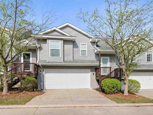 975 Twilight Dr, North Liberty, IA 52317