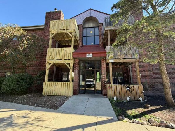 1360 Brook Street , Unit F, St. Charles, IL 60174