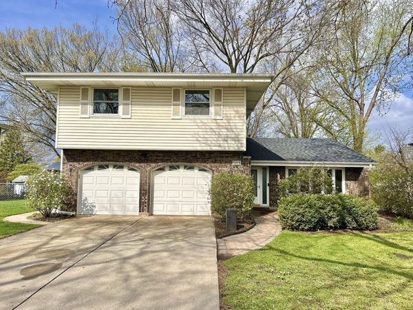 1028 Tiverton Court, Schaumburg, IL 60193