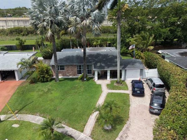 911 SW 51st Ave, Plantation, FL 33317