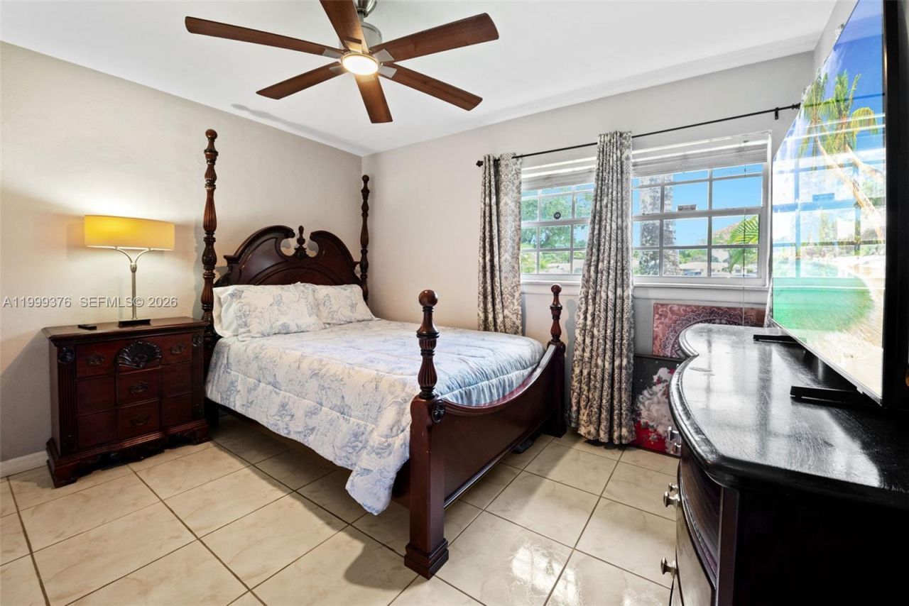 911 SW 51st Ave, Plantation, FL 33317 Photo