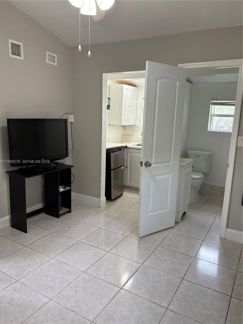 911 SW 51st Ave, Plantation, FL 33317 Photo