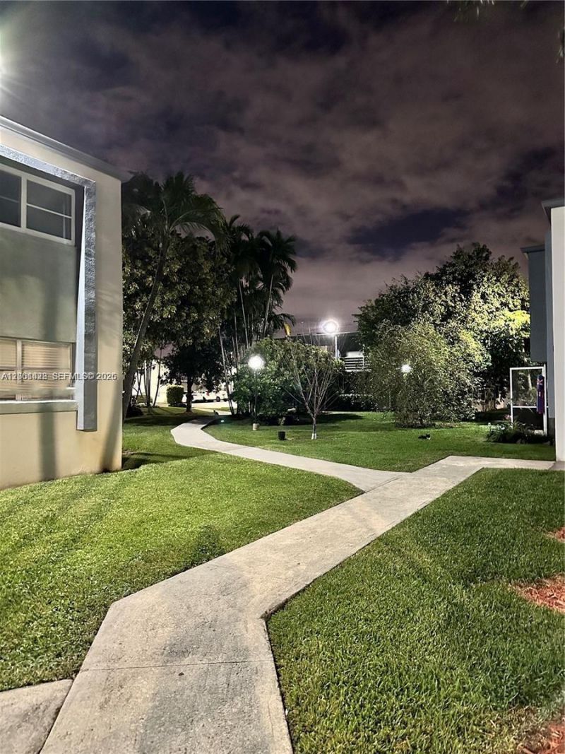 8794 SW 12th St, Unit 103, Miami, FL 33174 Photo