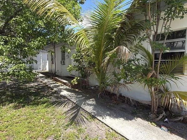 817 NW 10th St, Unit 2, Hallandale Beach, FL 33009