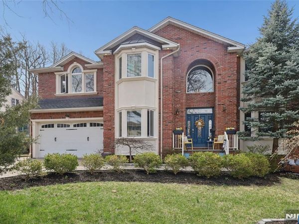 50 Hemlock Drive, PARAMUS, NJ 07652