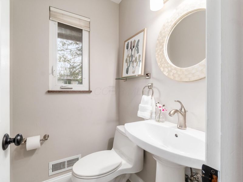 3166 S Dorchester Road, Columbus, OH 43221 Photo 12