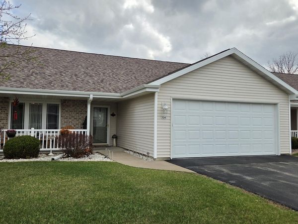 104 Queens Way, Fond Du Lac, WI 54935