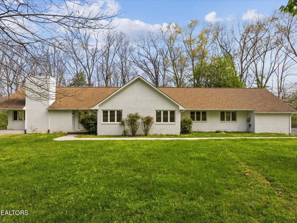 696 Laurel Circle, Crossville, TN 38555