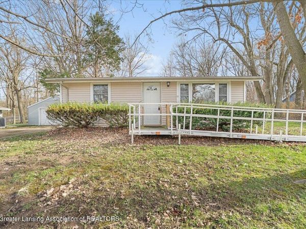 815 Elmwood, DeWitt, MI 48820