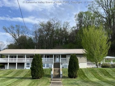 852 Fourth Street, Mason, WV 25260