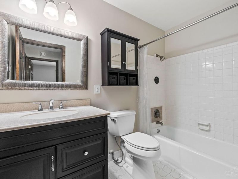 5901 Countryhills Drive, Green Township, OH 45233 Photo 19