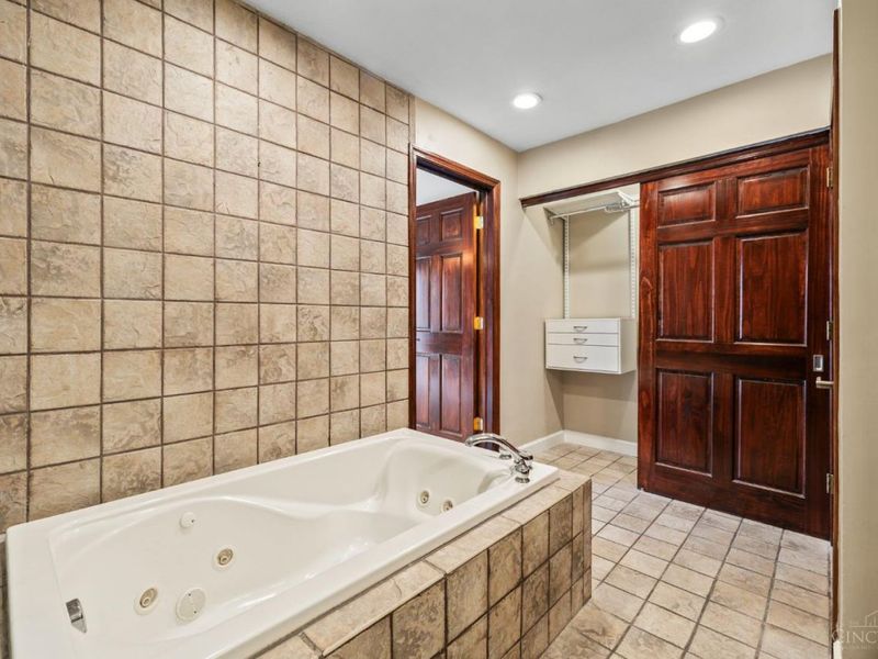 5901 Countryhills Drive, Green Township, OH 45233 Photo 28