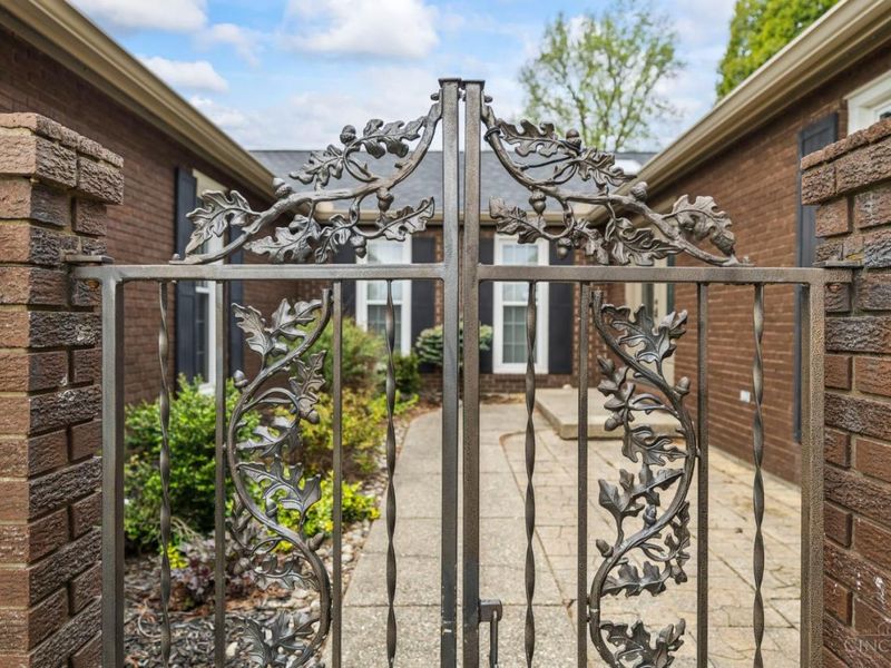 5901 Countryhills Drive, Green Township, OH 45233 Photo 4