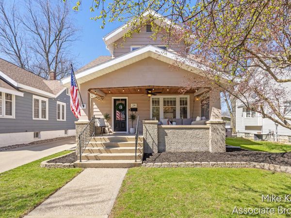 24 Pine Street, Zeeland, MI 49464