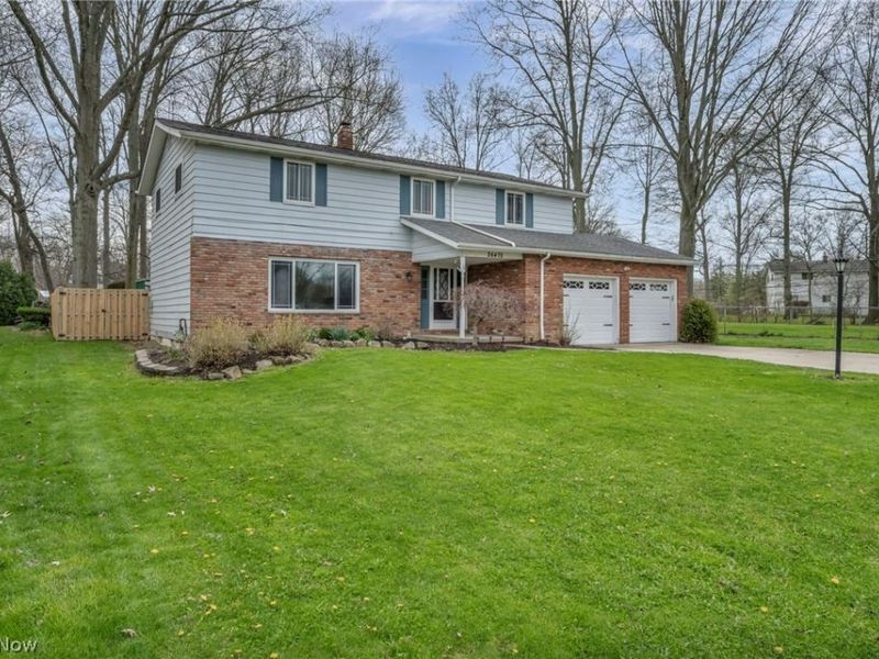26475 Sudbury Drive, North Olmsted, OH 44070 Photo 2