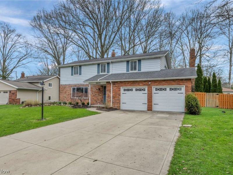 26475 Sudbury Drive, North Olmsted, OH 44070 Photo 3