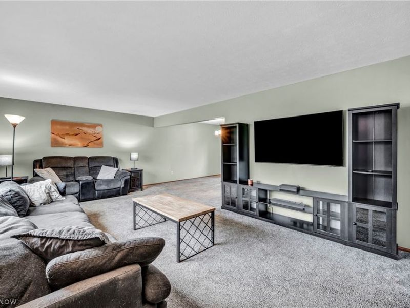 26475 Sudbury Drive, North Olmsted, OH 44070 Photo 4