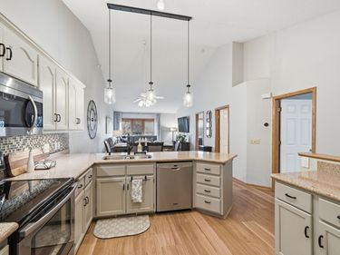 5554 Nathan Lane N, Unit 4, Plymouth, MN 55442