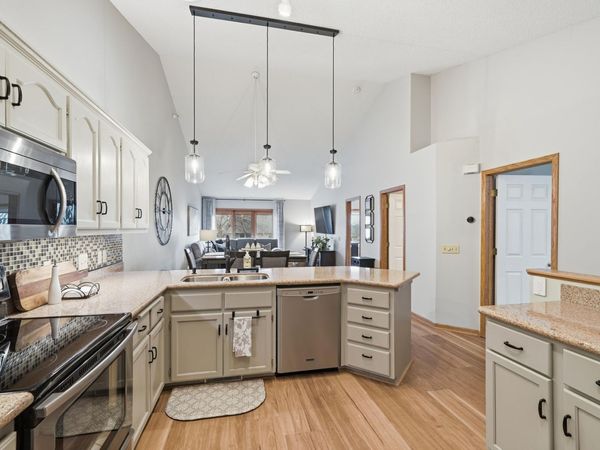 5554 Nathan Lane N, Unit 4, Plymouth, MN 55442