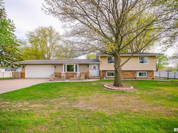 104 JAMESTOWN Court, Pekin, IL 61554