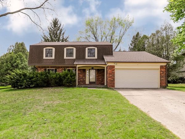 35 Village Court, Zionsville, IN 46077