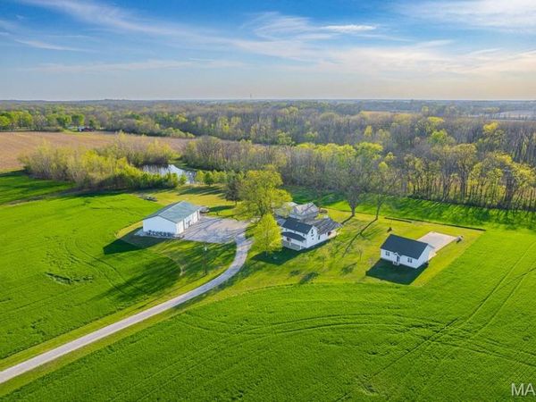 21617 Emerald Road , Carlyle, IL 62231