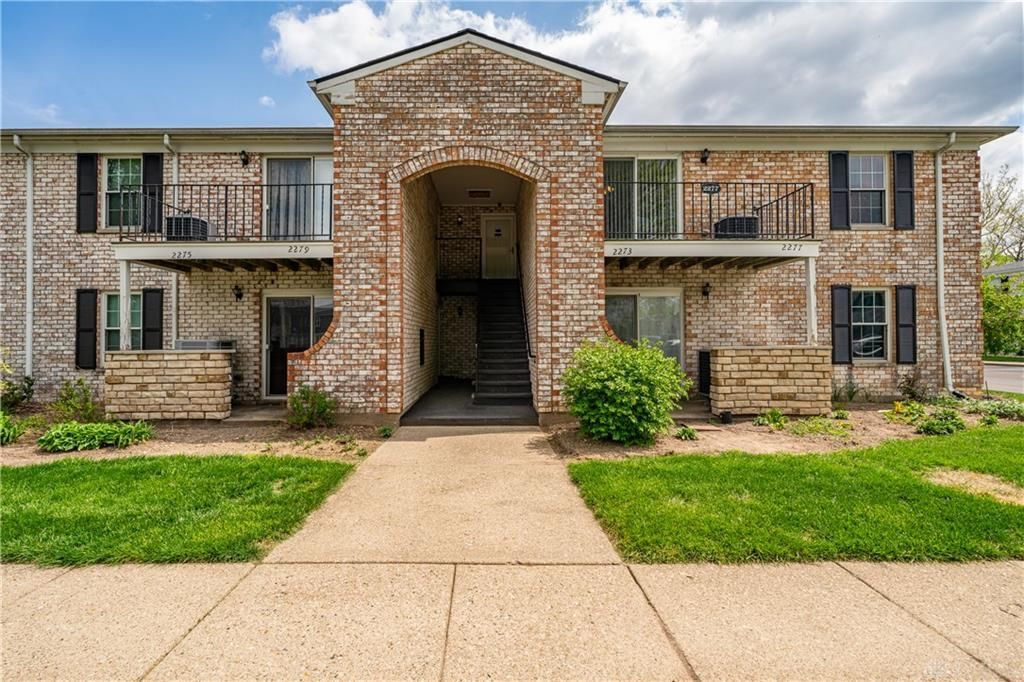 2277 Crew Circle, West Carrollton, OH 45439 Main Photo