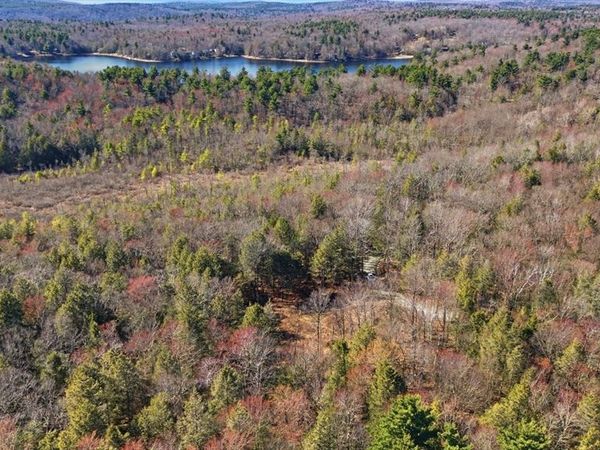 23 South Village, Tolland, MA 01034