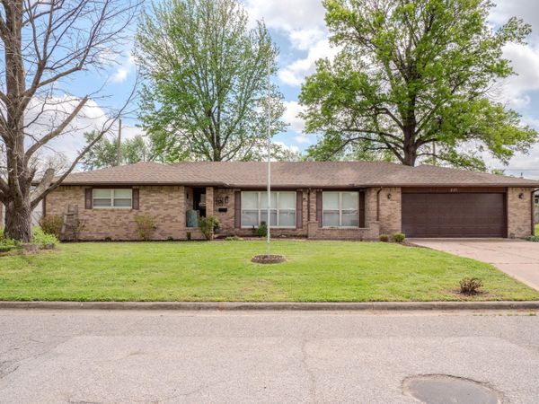 225 10th Avenue NW, Miami, OK 74354