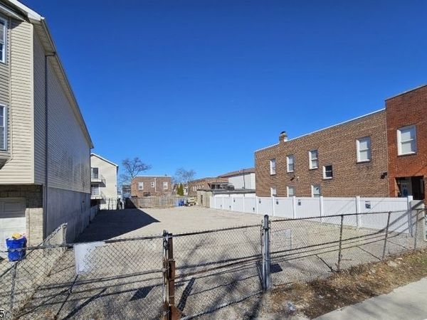 716 N 6Th St, Newark, NJ 07107