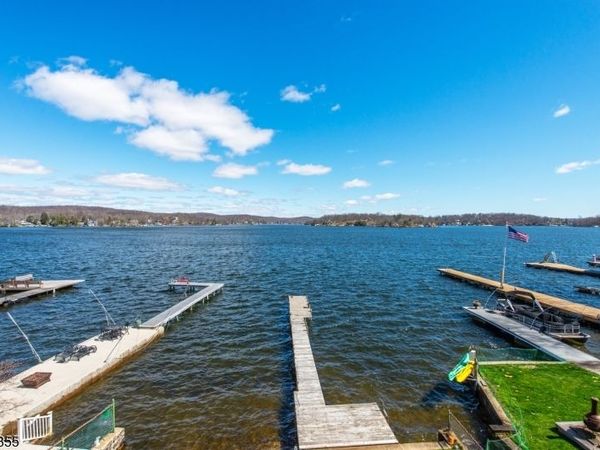 131 Maxim Dr, Hopatcong, NJ 07843