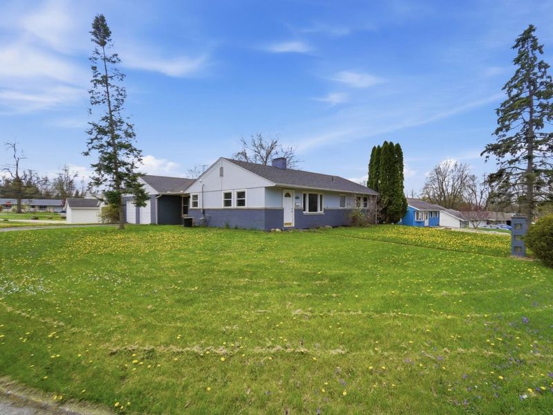 818 Brookwood Drive, Bellefontaine, OH 43311 Photo 2