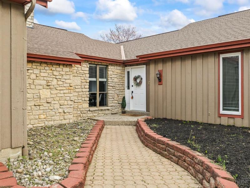 5748 Auberger Drive, Fairfield, OH 45014 Photo 2